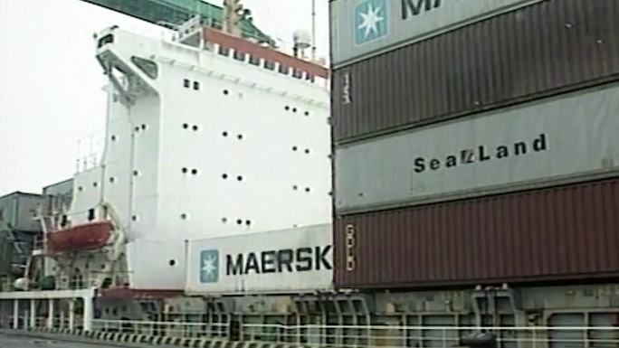 90年代天津港港口码头集装箱