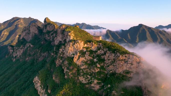 北京密云古北口卧虎山长城云海