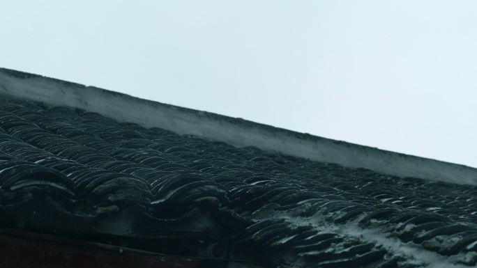 屋顶屋檐瓦片雨景下雨