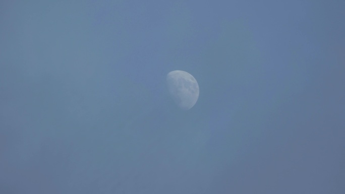 蓝天白云月亮月球