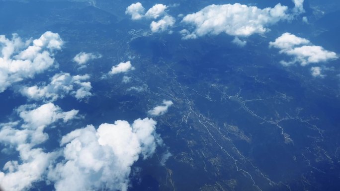 飞机上拍摄高空白云流动景色