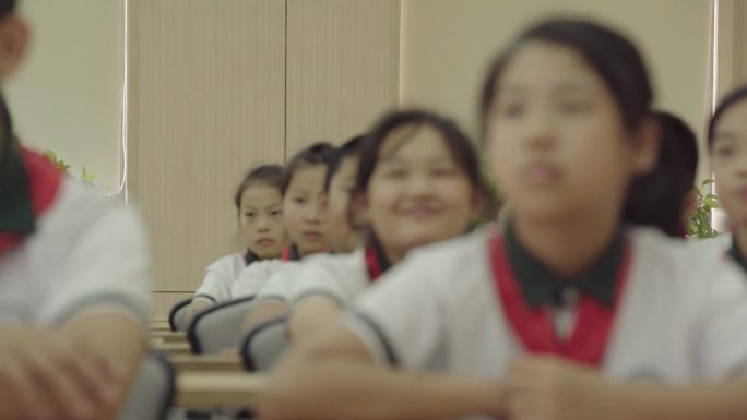 中小学学校 学生上课