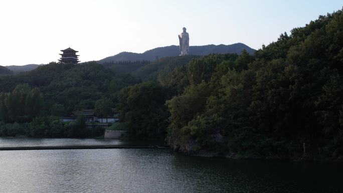 湖面寺庙山林大佛横移