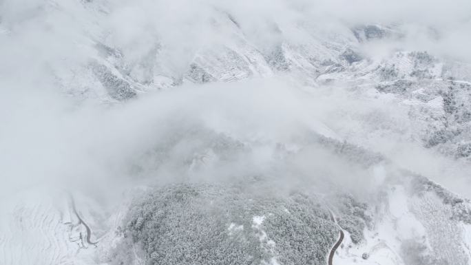 贵州雪山航拍延时穿云4k视频