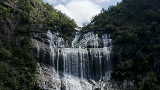 4K 山中瀑布航拍