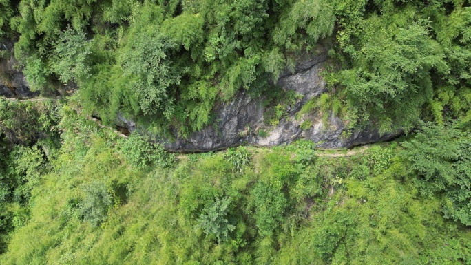 航拍悬崖峭壁水渠灌溉 (2)