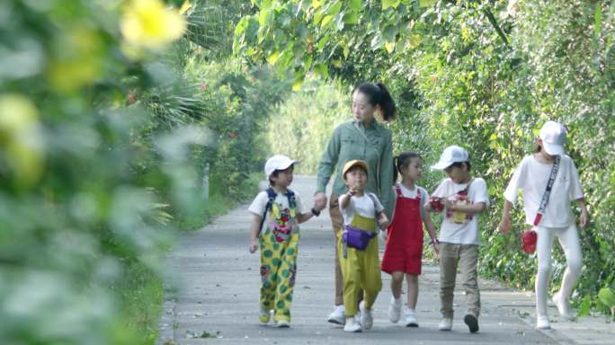 老师学生户外郊游