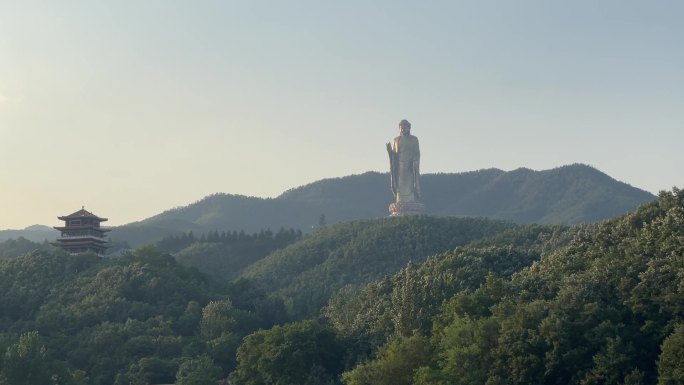 山林寺庙大佛远景