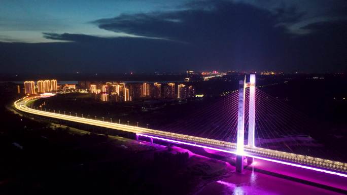 黄河之桥：航拍暮色中的齐河黄河大桥灯光