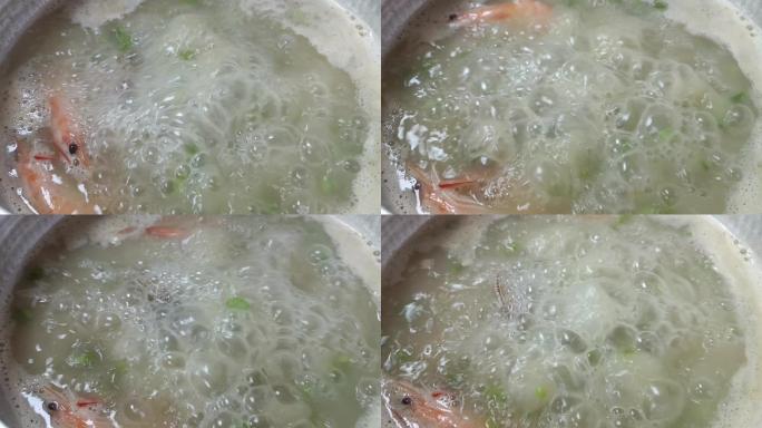 沸腾的海鲜汤锅
