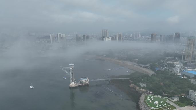 平流层雾下星海湾广场大桥