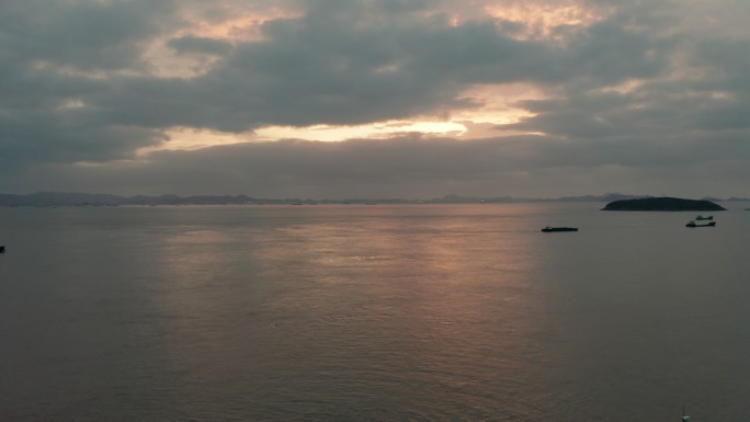 宁波北仑郭巨日出清晨海面