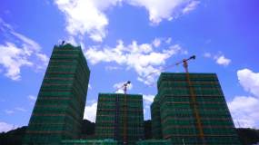 蓝天白云在建高楼施工深圳坪山视频素材