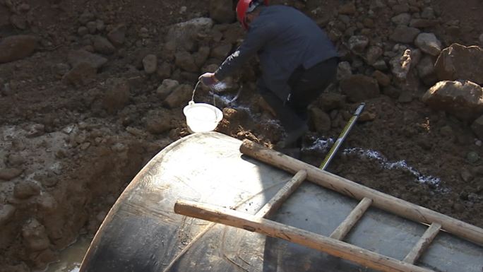 浙江工人饮用水污水管道官网施工挖掘机