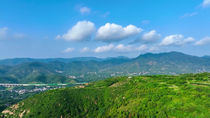 航拍夏天济南南部山区和蓝天白云自然风光