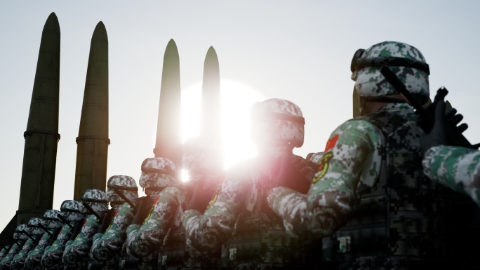 八一建军节解放军火箭军战士迎接日出剪影