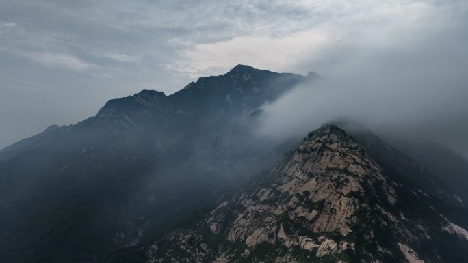 航拍泰山背面延时