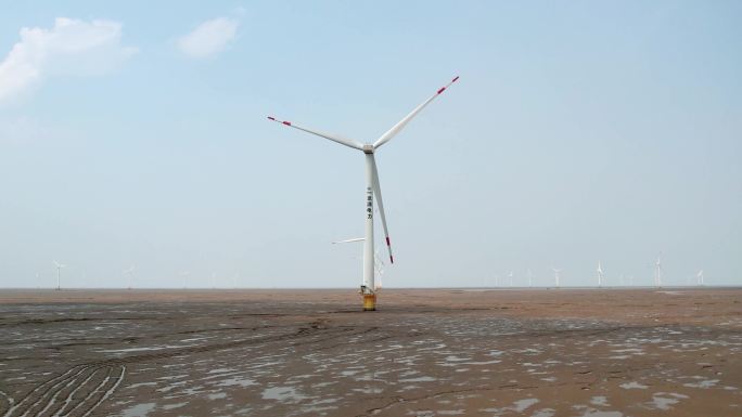 航拍海上风力发电场