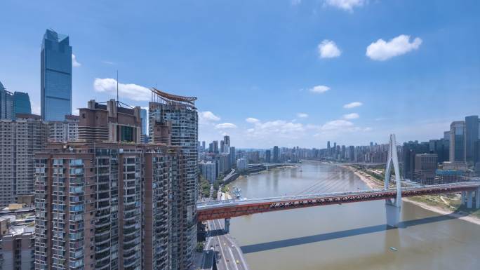 重庆嘉陵江及两岸现代建筑在蓝天下的延时