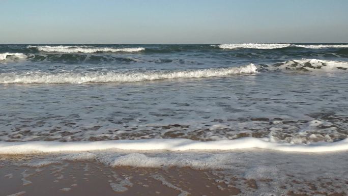 大海 威海 岸边 沙滩 海浪 云空