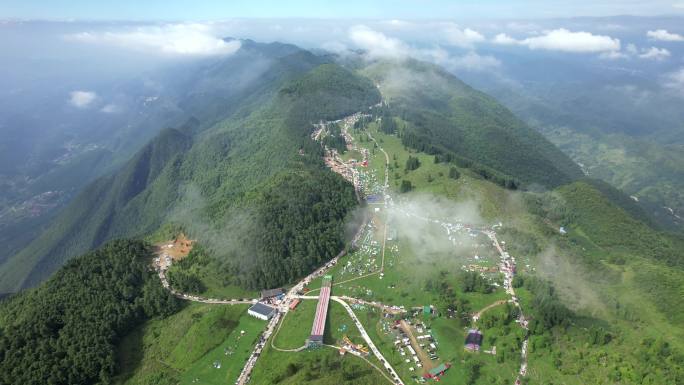 航拍大气草场露营地