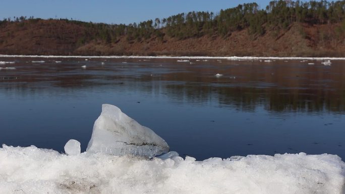 黑水兴安塔河 河流上冰雪的融化