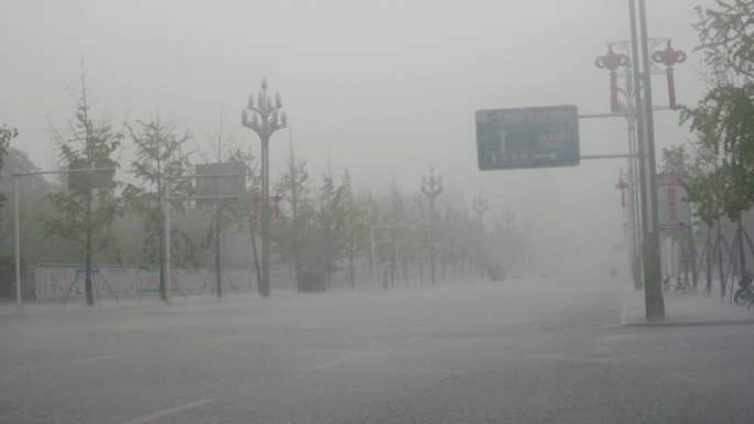 【4K】暴雨 城市 下雨 狂风