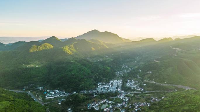 田园山村日出丁达尔光移动延时航拍