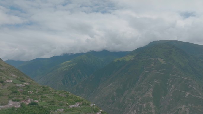 高山 峡谷 山脉 山峦 云 川西 航拍