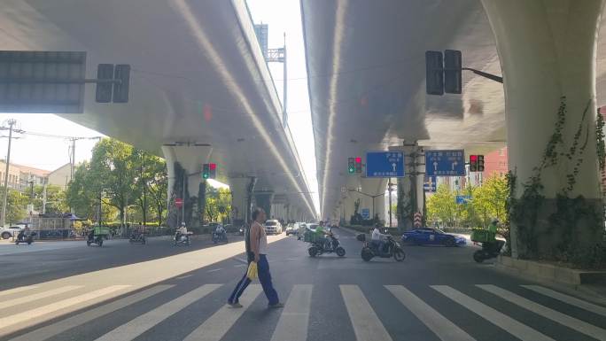 上海大街小巷十字路口拥堵等红绿灯