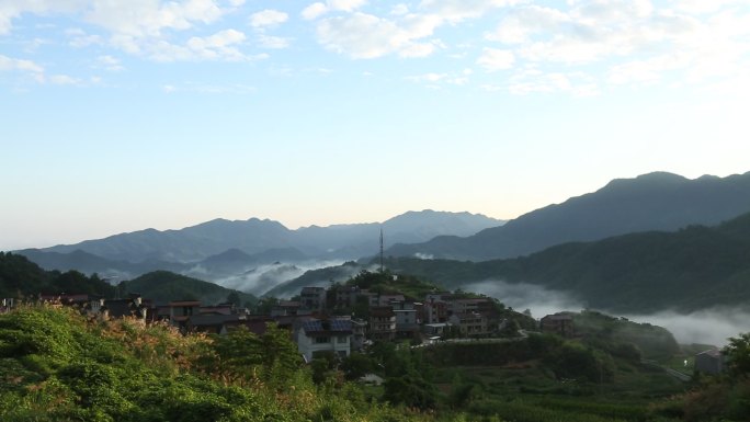 浙江山区农村早晨云雾蓝天山村信号塔