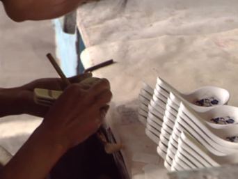 80年代瓷勺瓷碗生产加工流程视频素材