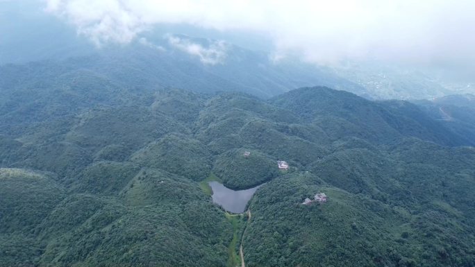 云南凤庆大山顶的水池 、 天池