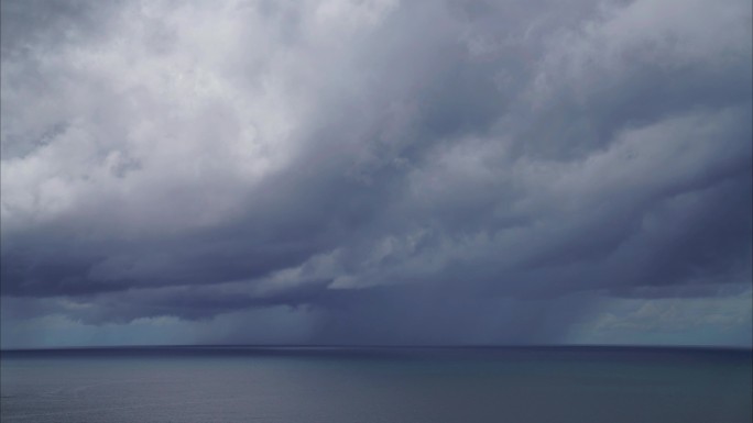 海面雨前景象 暴风雨来临台风天气