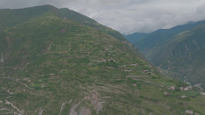 高山 峡谷 山脉 山峦 云 川西 航拍