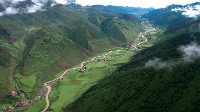 四川甘孜州康定市贡嘎山乡上木居村航拍