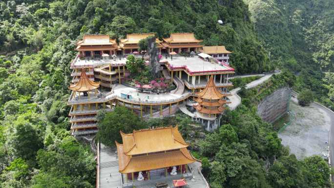 航拍中国弄拉普陀寺