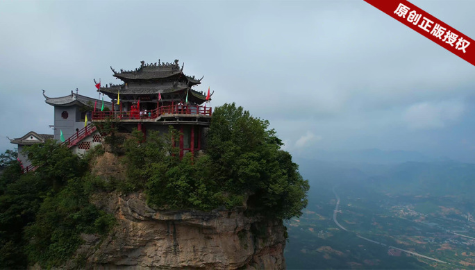 航拍甘肃省陇南市成县鸡峰山全景