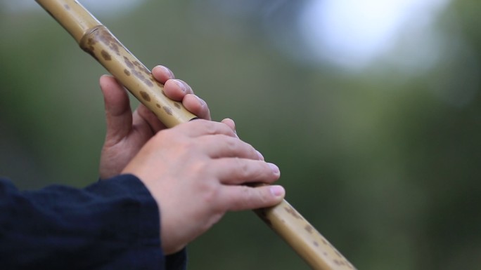 江南浙江传统乐器洞箫演奏手特写实拍原素材