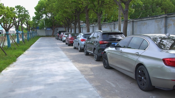 8K实拍违法停车泊车车位街边停车