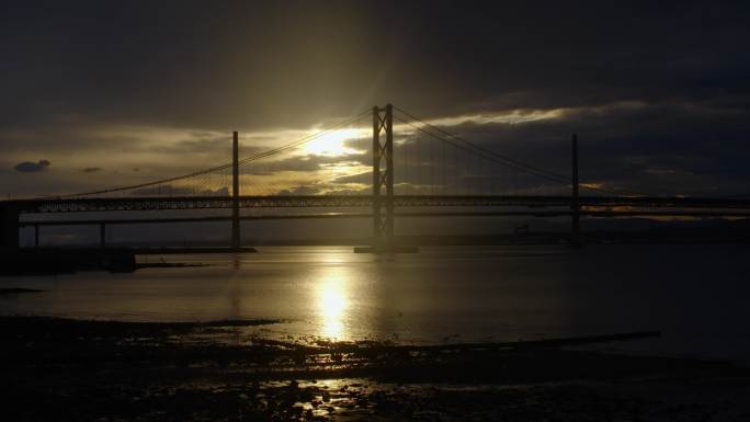 苏格兰东海岸昆斯费里大桥福斯大桥美景