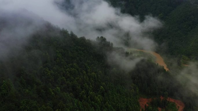 贵州苗寨的晨雾