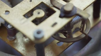 古董钟表齿轮转动视频素材