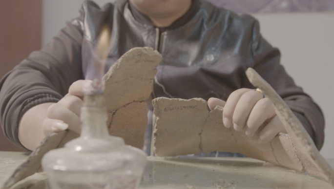 石家河古城遗址发掘坑陶器文物修复