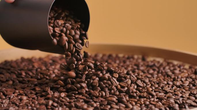 咖啡落下咖啡豆倒入慢动作烘焙升格广告