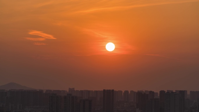 破云而出的太阳