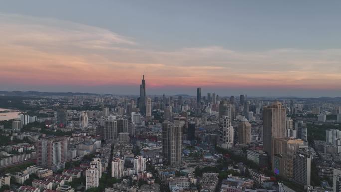 航拍日落时分的南京主城区