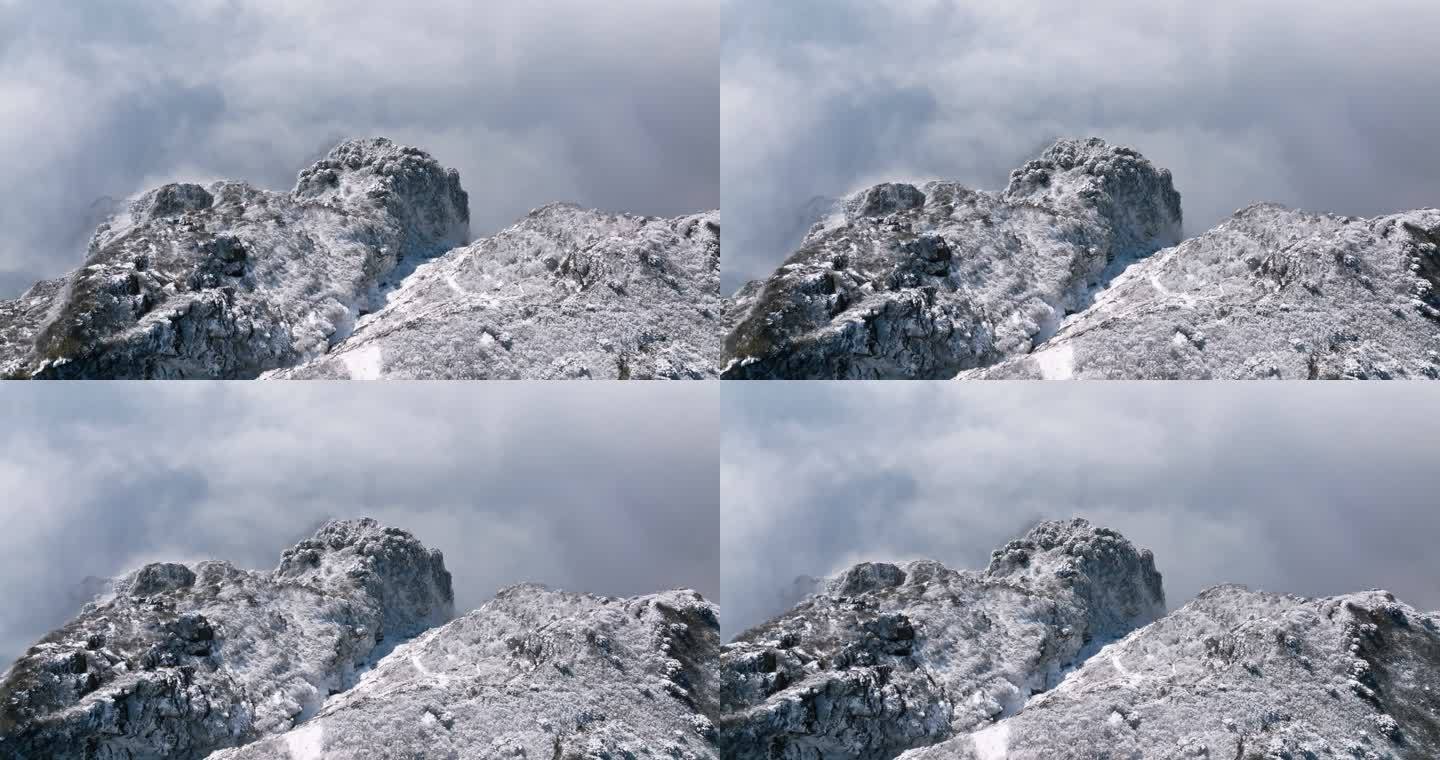 峨眉山峭壁航拍雪景