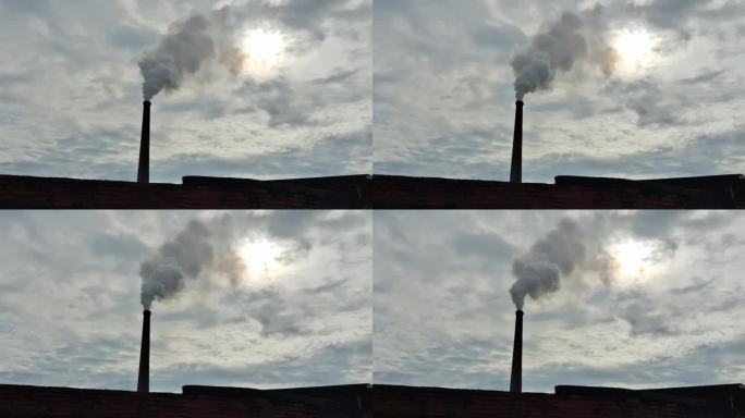 冒烟囱烟冒烟雾工厂烟囱高高的烟囱烟雾缭绕