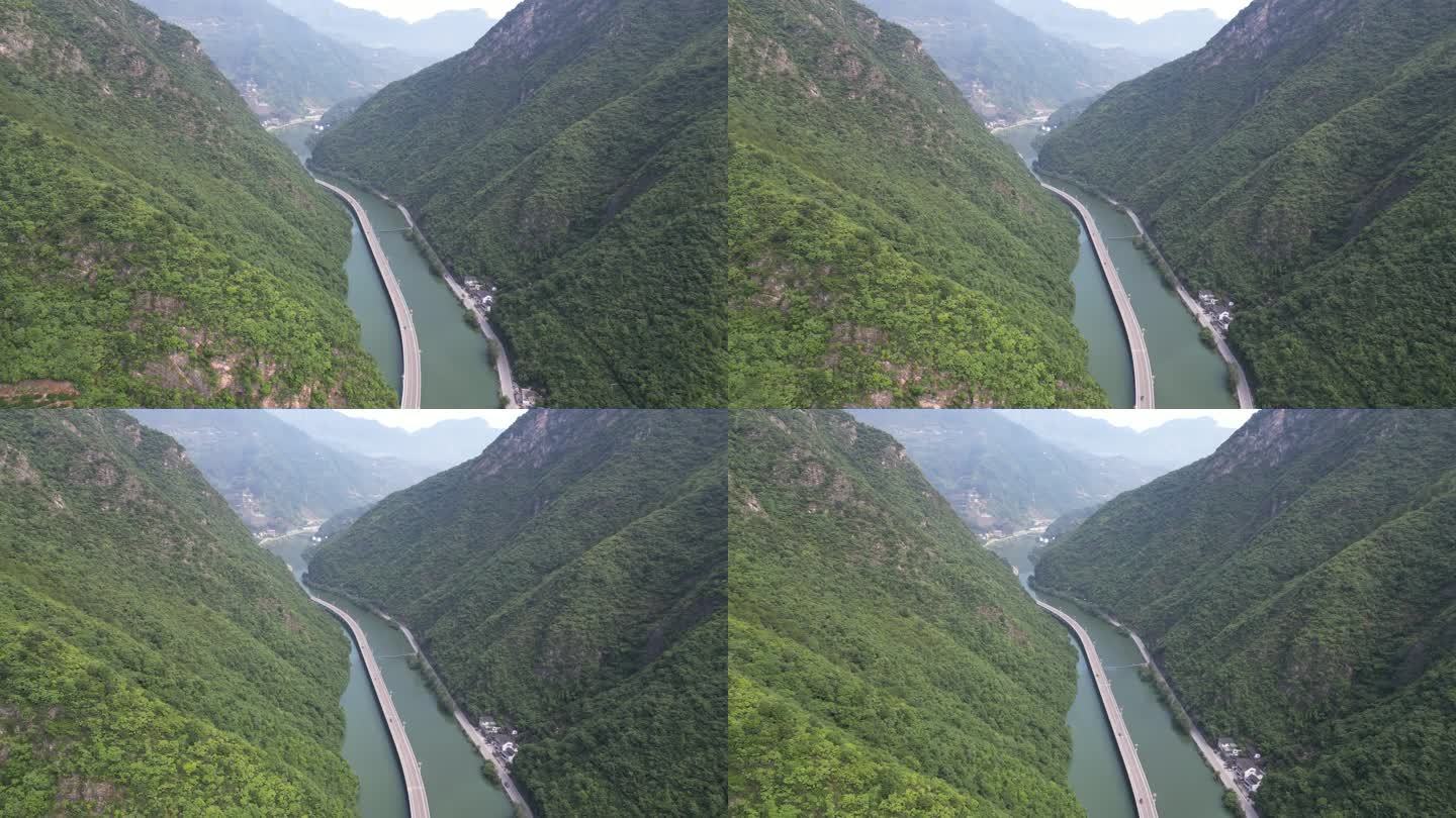 航拍中国最美水上公路湖北新山 (7)